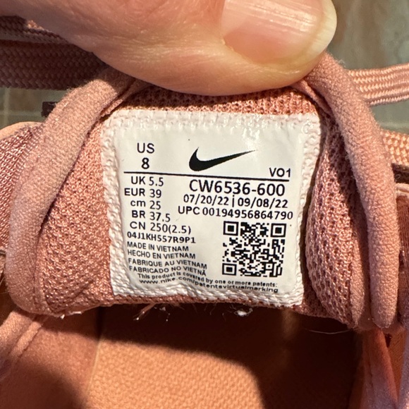 Womens 8 Nike Pink Sneakers - Picture 2 of 8